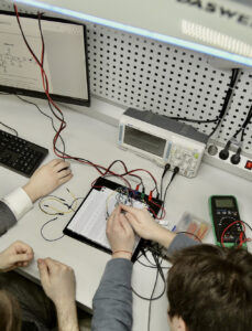 Подарок АО «РиМ» – лаборатория микропроцессорной техники и электроники на АВТФ