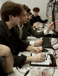 Подарок АО «РиМ» – лаборатория микропроцессорной техники и электроники на АВТФ