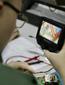 Подарок АО «РиМ» – лаборатория микропроцессорной техники и электроники на АВТФ