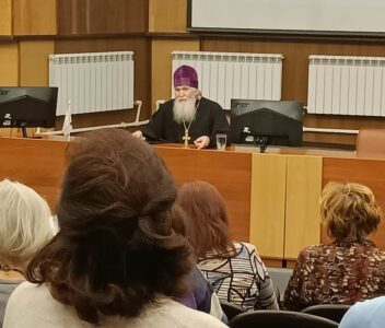 Протоирей отец Александр Реморов на Народном факультете НГТУ