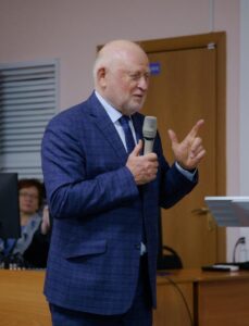 Из космоса — в НГТУ: уникальный подарок от выпускника-микроминиатюриста