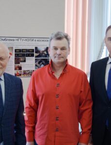 Из космоса — в НГТУ: уникальный подарок от выпускника-микроминиатюриста